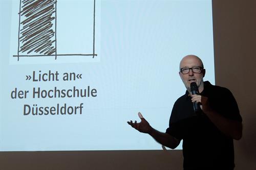 Vortrag von Dipl.-Des. Eib Eibelshäuser während des Umweltfotofestivals horizonte zingst. Foto: privat  